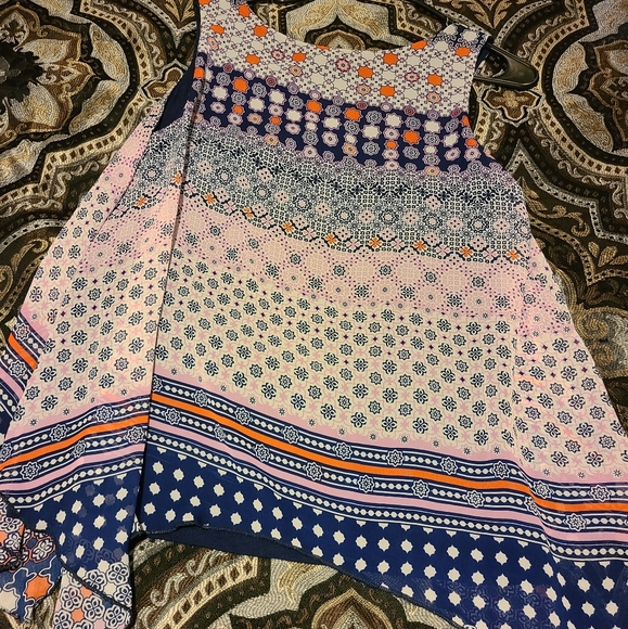 Flowy patterned top - Picture 2 of 2